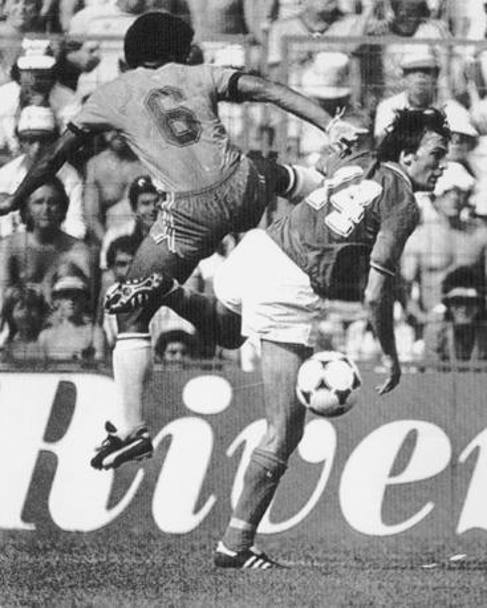 Mondiale 1982, quarti di finale: Italia - Brasile 3-2. Il contrasto senza complimenti tra Junior e Tardelli